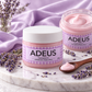Adeus Crema para Estrías - Tarro rosado con lavanda y cuchara de madera sobre mármol